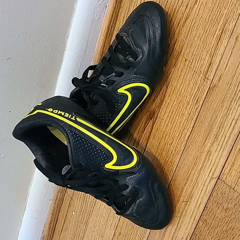 Kid's cleats
